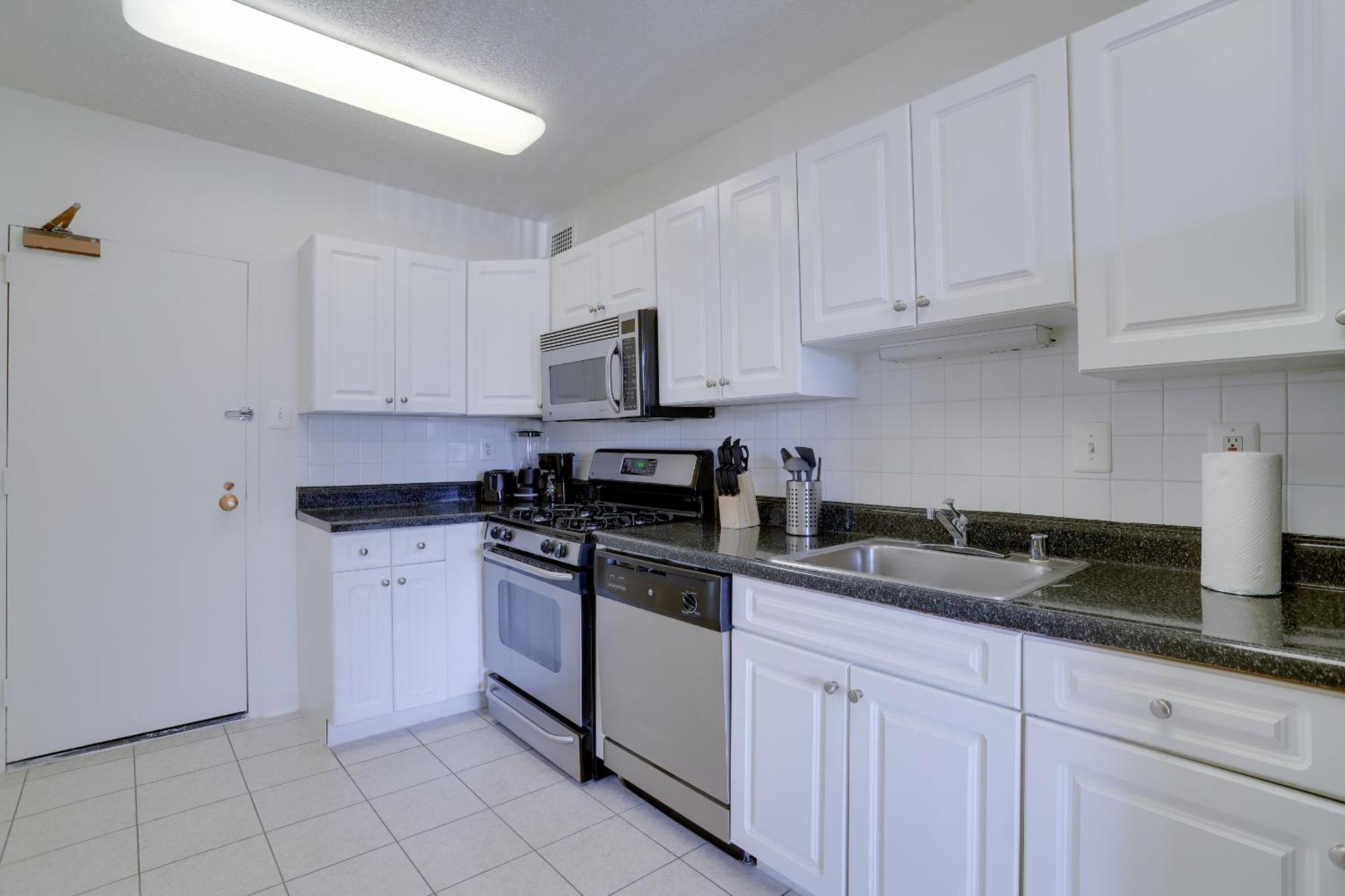 Spacious 2 Bedrooms Apt @Crystal City With Gym Arlington Exterior photo