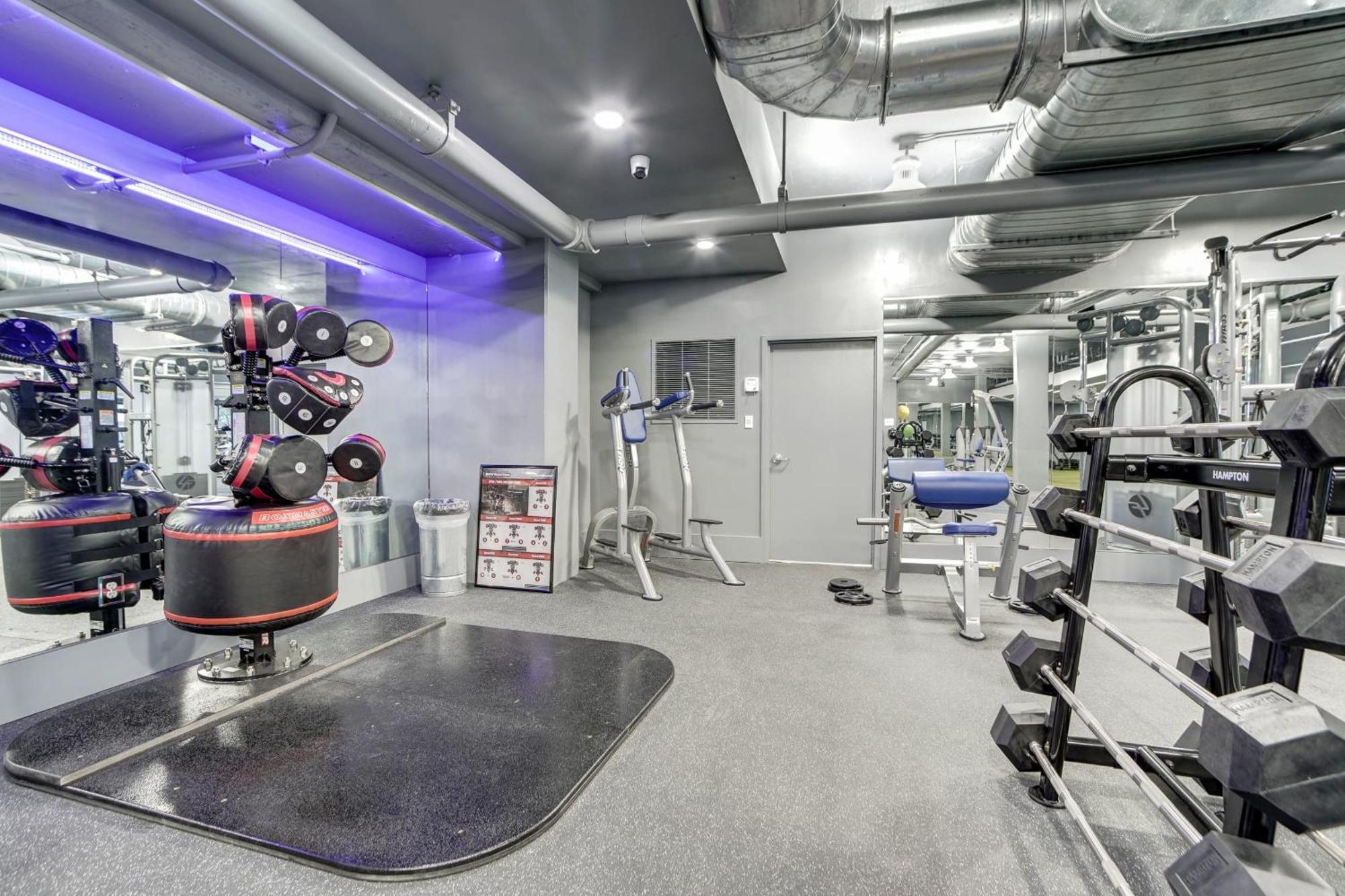 Spacious 2 Bedrooms Apt @Crystal City With Gym Arlington Exterior photo